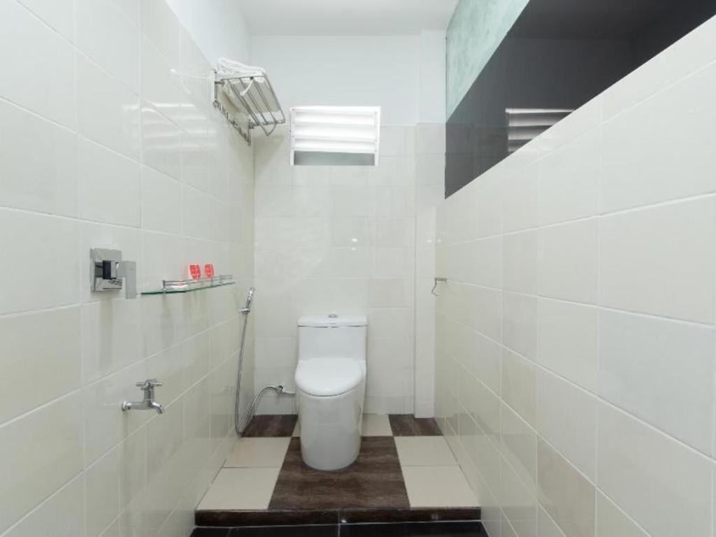 Oyo 44011 Weng Bee Guest House Kota Kinabalu Buitenkant foto